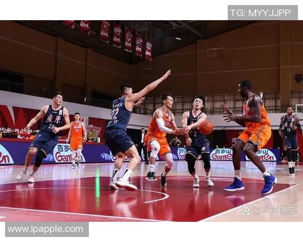 上海足球队在冠军赛中的默契配合与战术执行分析 上海足球队在冠军赛中的默契配合与战术执行分析