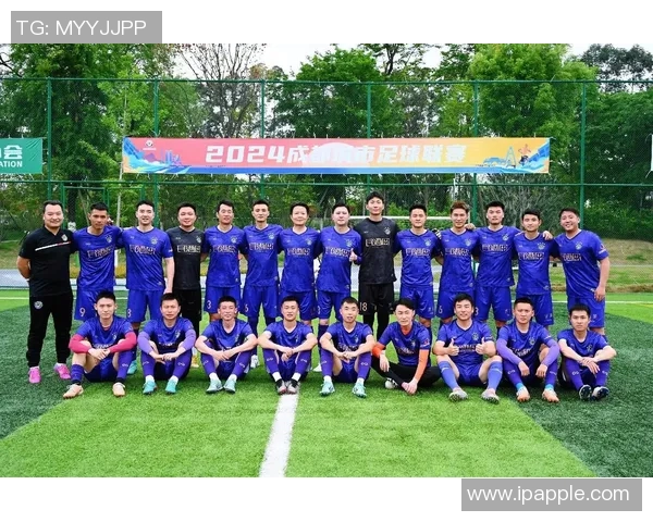 成都足球队在城市联赛中以55分稳居榜首争夺冠军形势乐观 成都足球队在城市联赛中以55分稳居榜首争夺冠军形势乐观